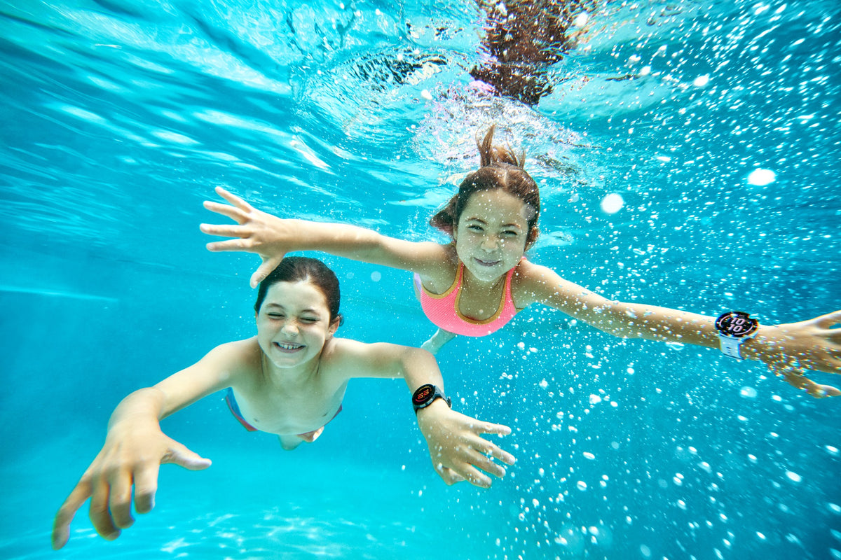 Children wearing Garmin Bounce 2 watches swim underwater
