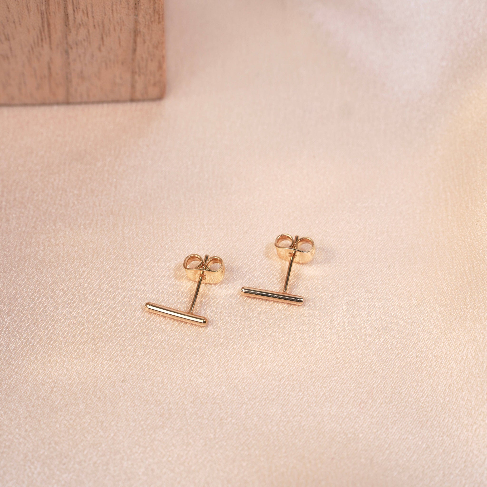 Victoire Collection - Gold plated designer bar earring: Gold Plated