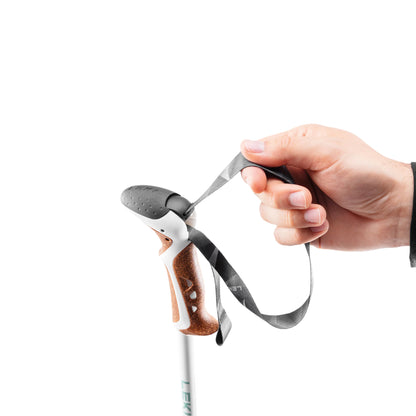 LEKI Jannu – adjustable wrist strap with hand demonstration