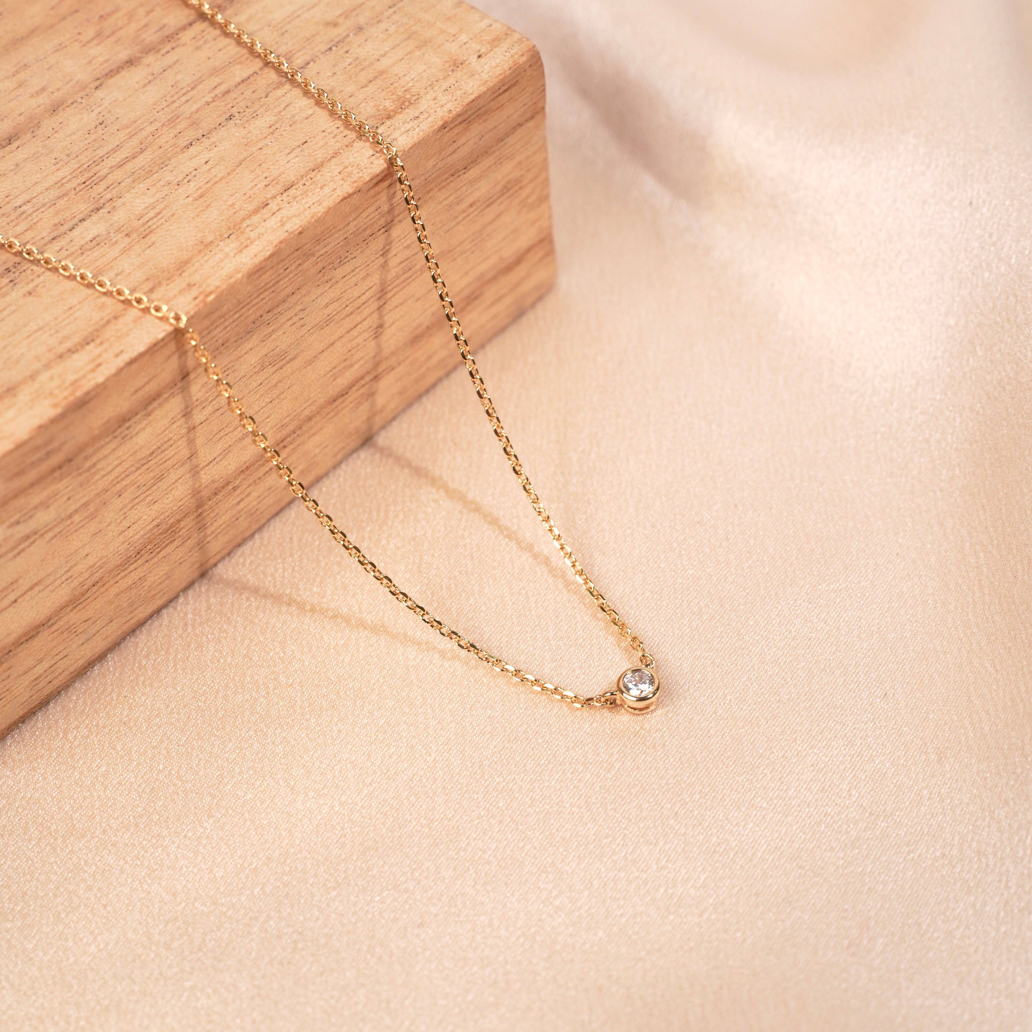 Victoire Collection - 18k gold plated necklace: Gold Plated